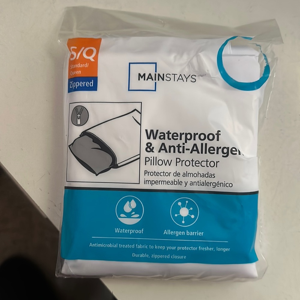 NEW! Waterproof & anti-allergen pillow cover (1) standard/queen